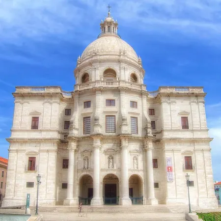 Traditional With A Terrace, Ac And Fast Internet アパート リスボン