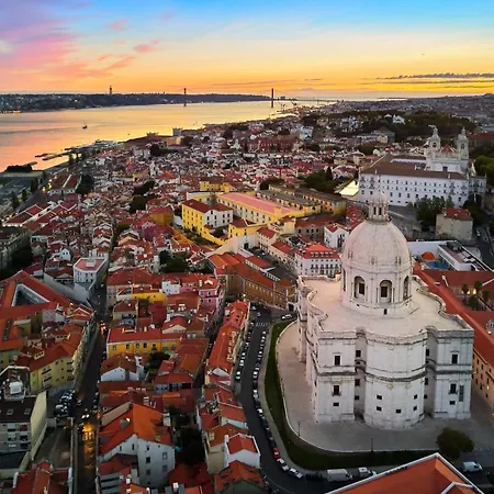 Traditional With A Terrace, Ac And Fast Internet Apartament Lizbona