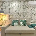 Traditional With A Terrace, Ac And Fast Internet Appartement